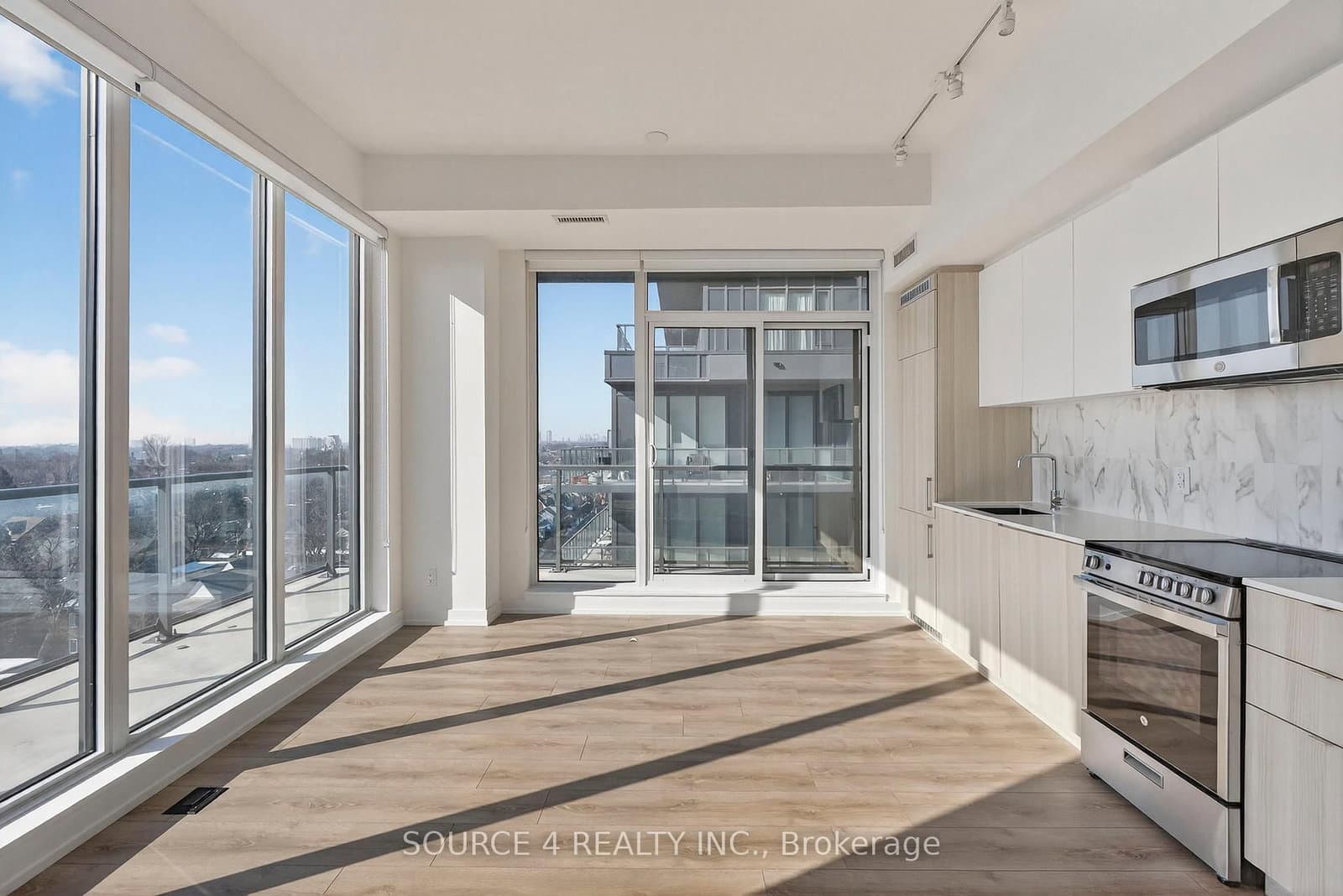 500 Dupont Street, Unit 717 thumbnail 7