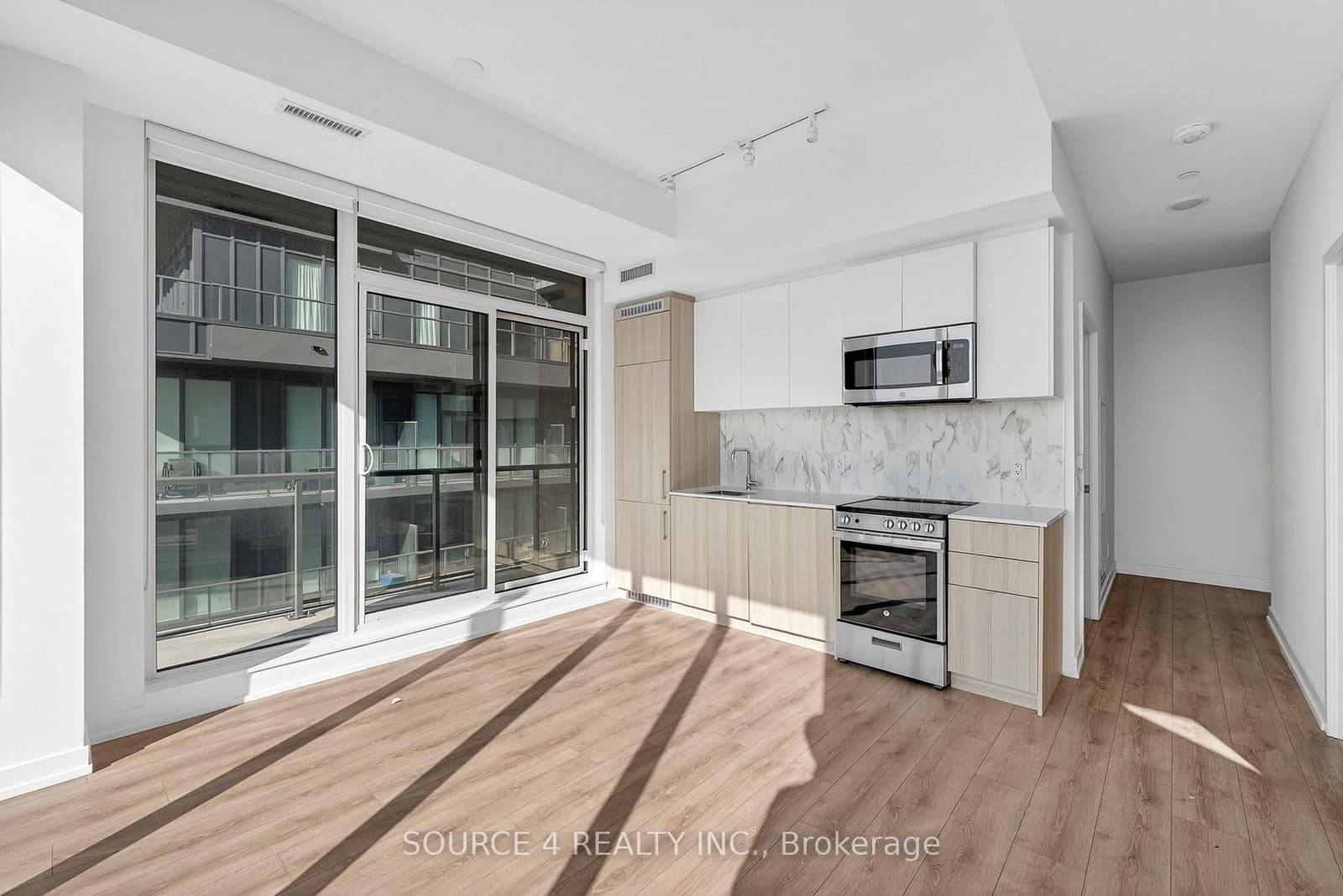500 Dupont Street, Unit 717 thumbnail 8