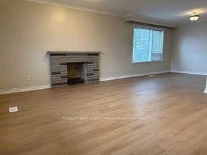 579 Sheppard Avenue E thumbnail 4
