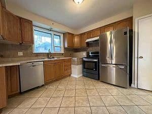 579 Sheppard Avenue E thumbnail 9