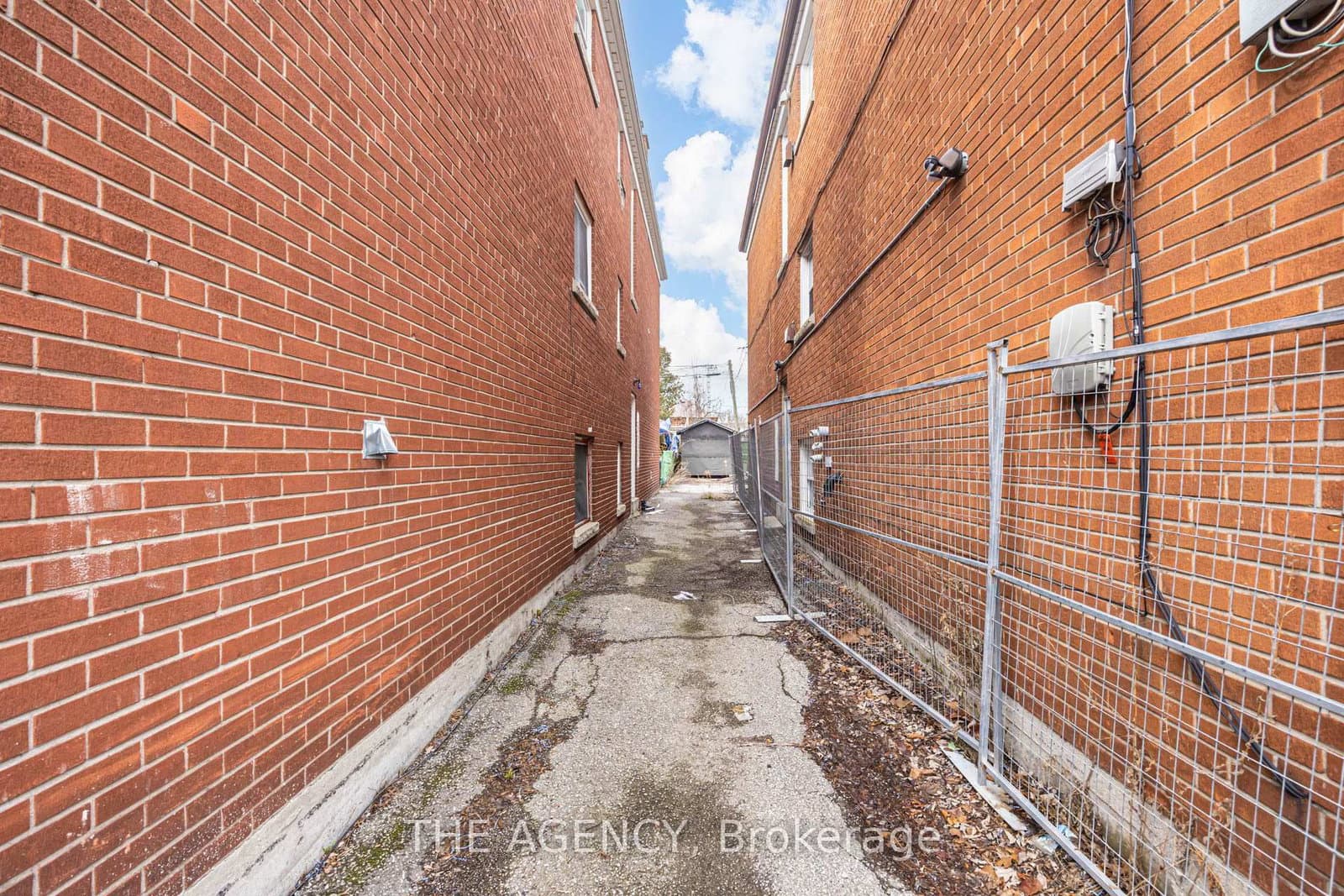 374 Atlas Avenue thumbnail 31