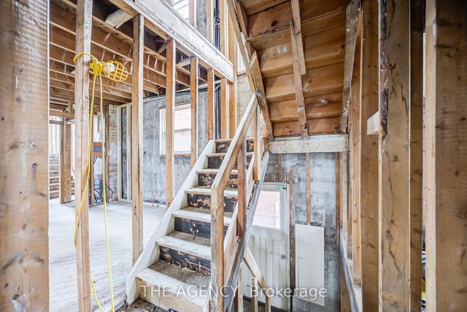 374 Atlas Avenue thumbnail 9