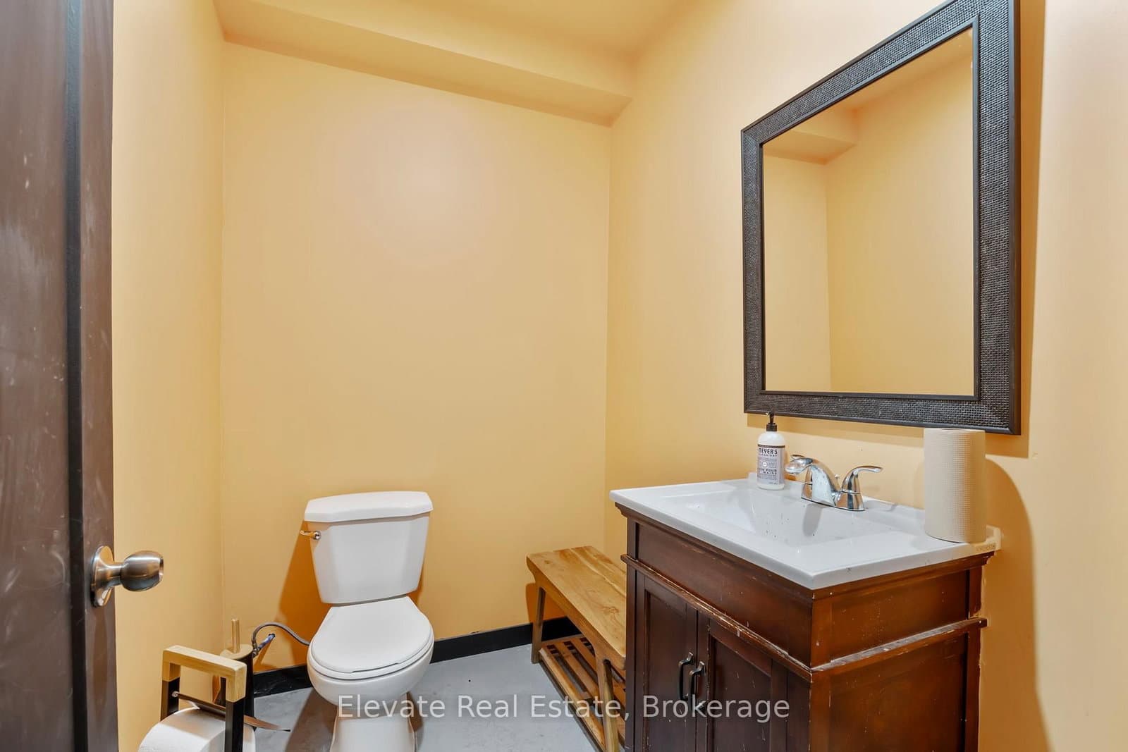 846 College Street thumbnail 18