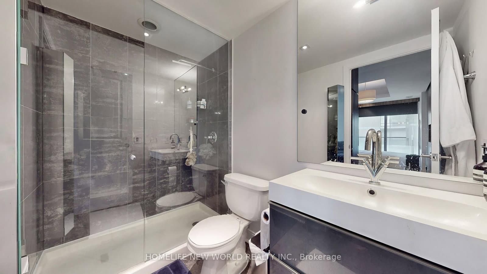 18 Yorkville Avenue, Unit 312 thumbnail 19