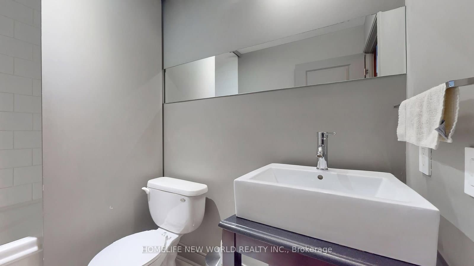 18 Yorkville Avenue, Unit 312 thumbnail 23