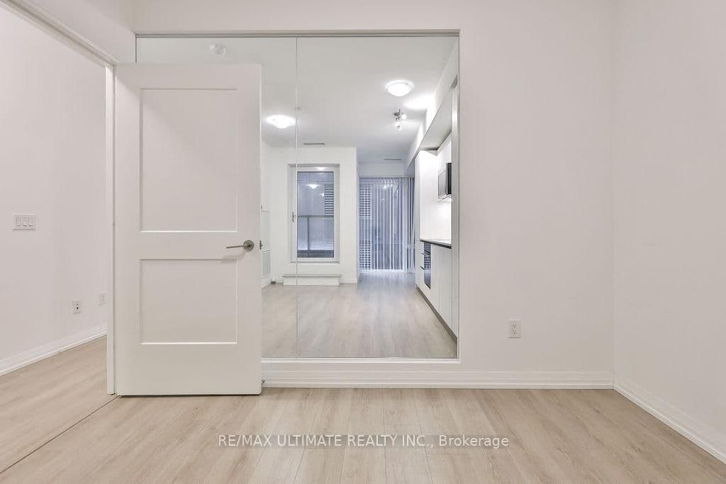 8 WIDMER Street, Unit 515 thumbnail 13