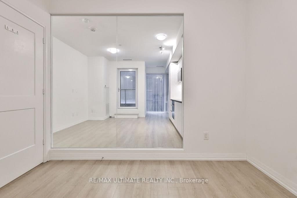 8 WIDMER Street, Unit 515 thumbnail 14