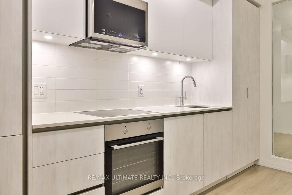 8 WIDMER Street, Unit 515 thumbnail 23