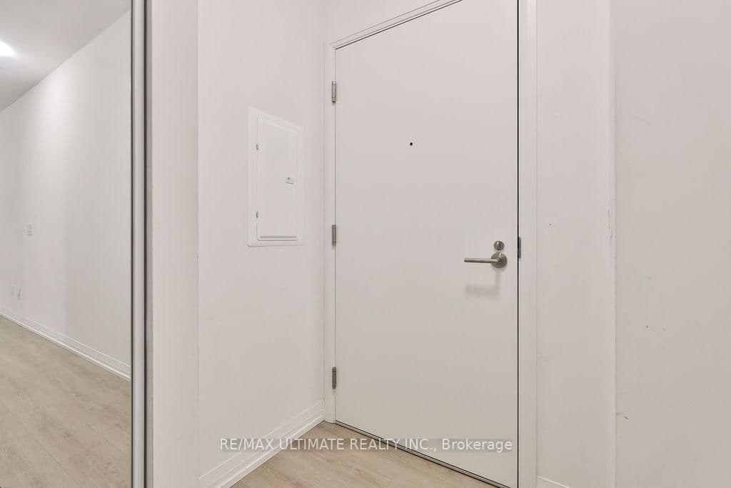 8 WIDMER Street, Unit 515 thumbnail 4
