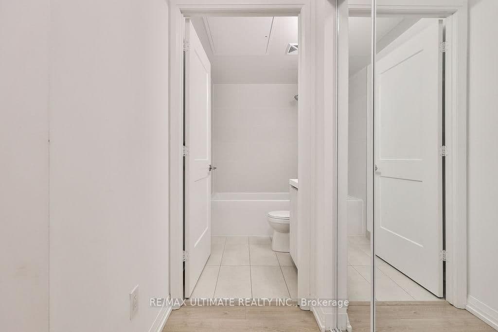 8 WIDMER Street, Unit 515 thumbnail 5