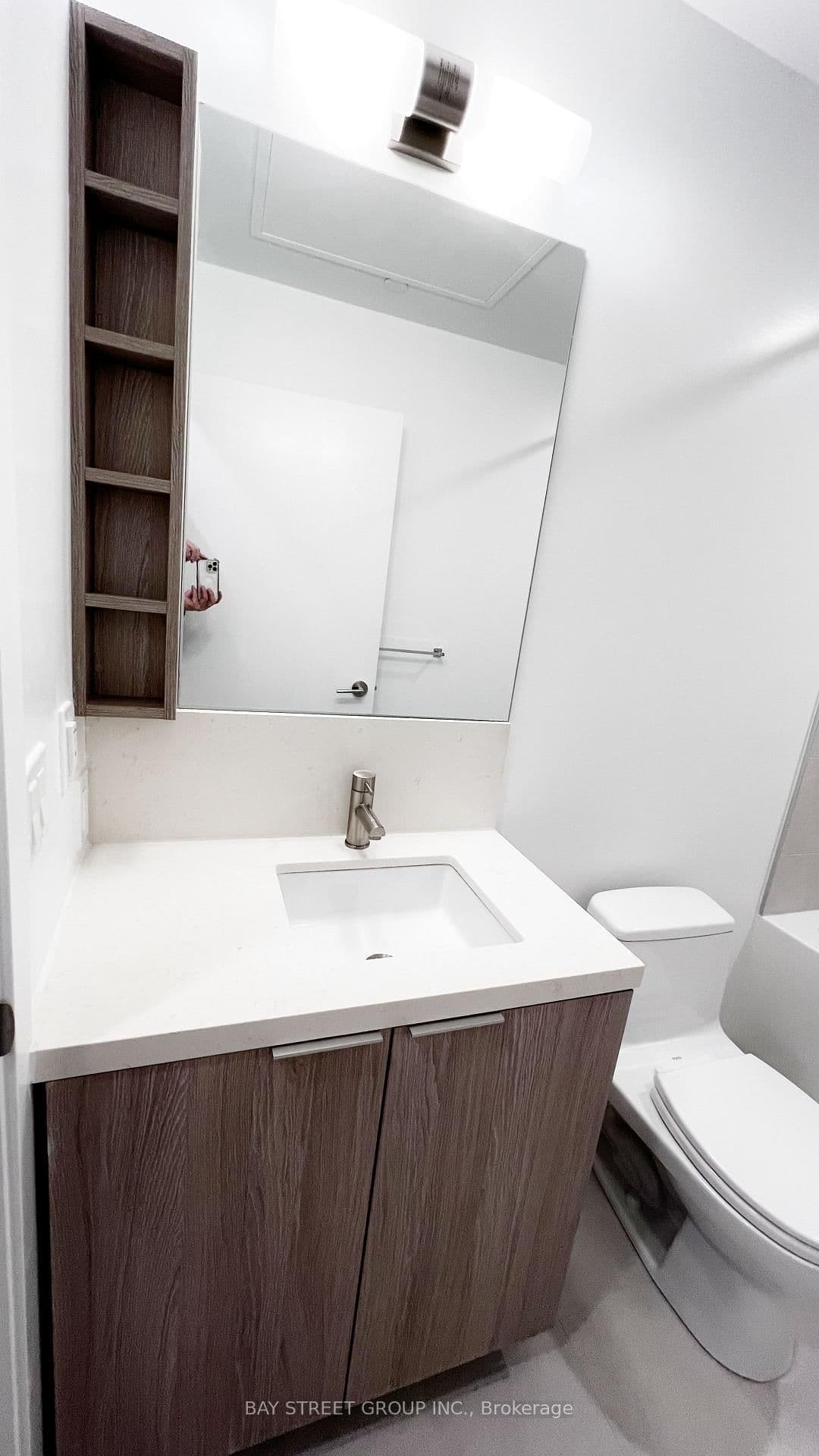 2020 Bathurst Street, Unit 821 thumbnail 11