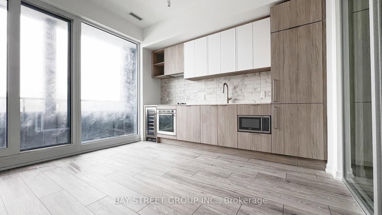 2020 Bathurst Street, Unit 821 thumbnail 3