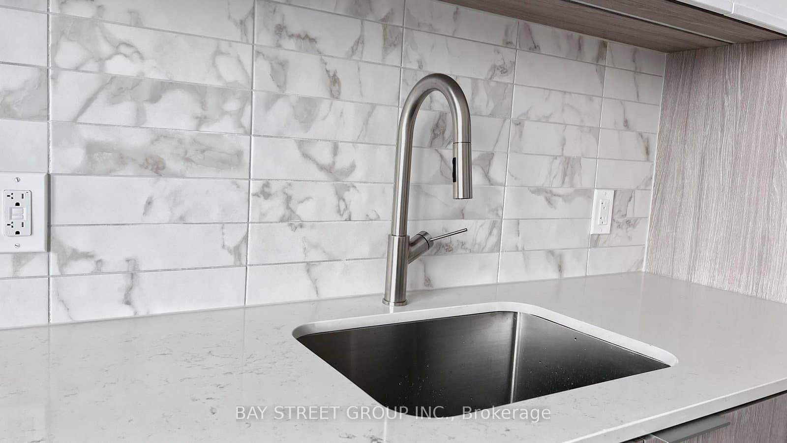 2020 Bathurst Street, Unit 821 thumbnail 6