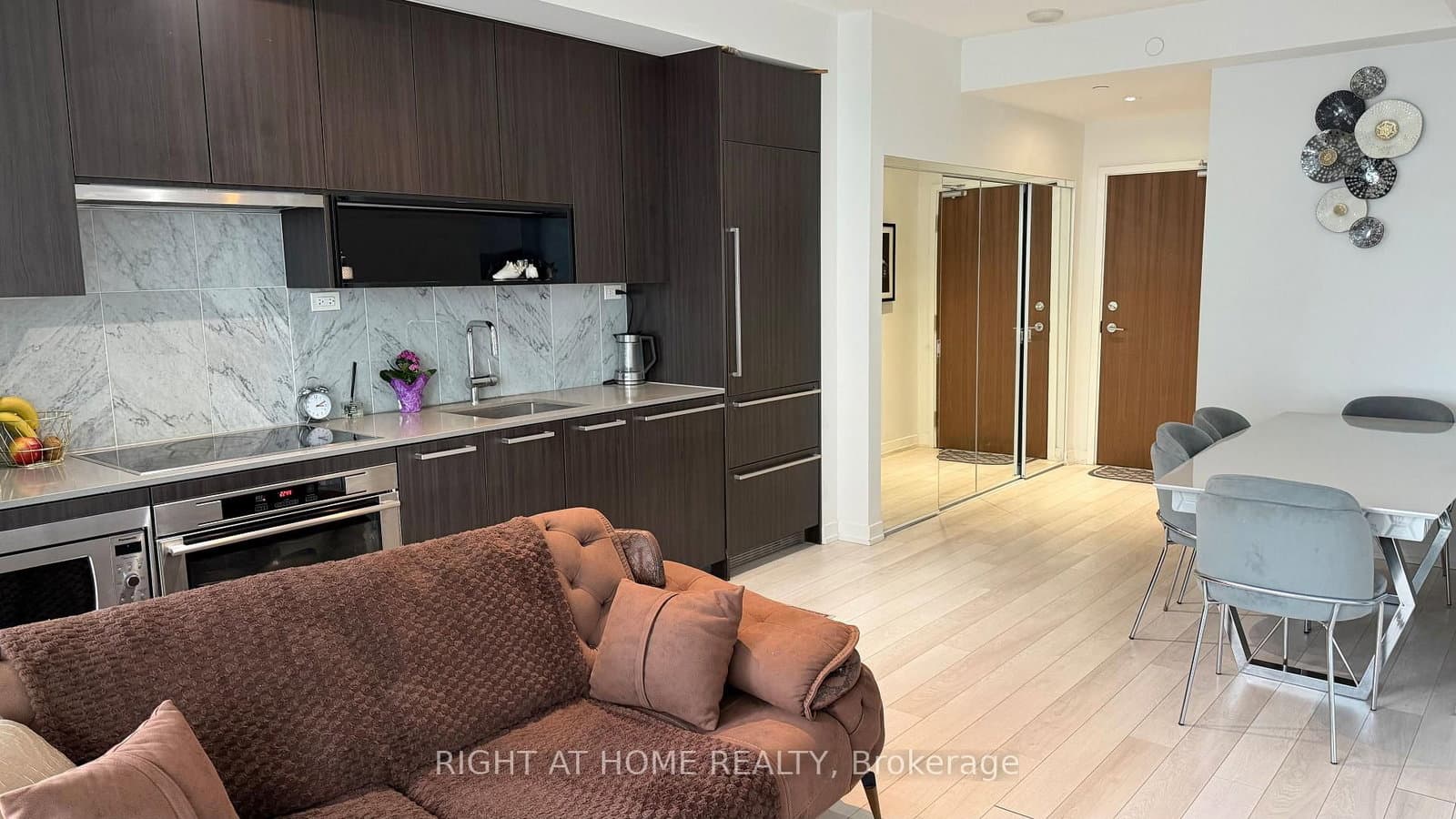 115 MCMAHON Drive E, Unit 1005 thumbnail 5