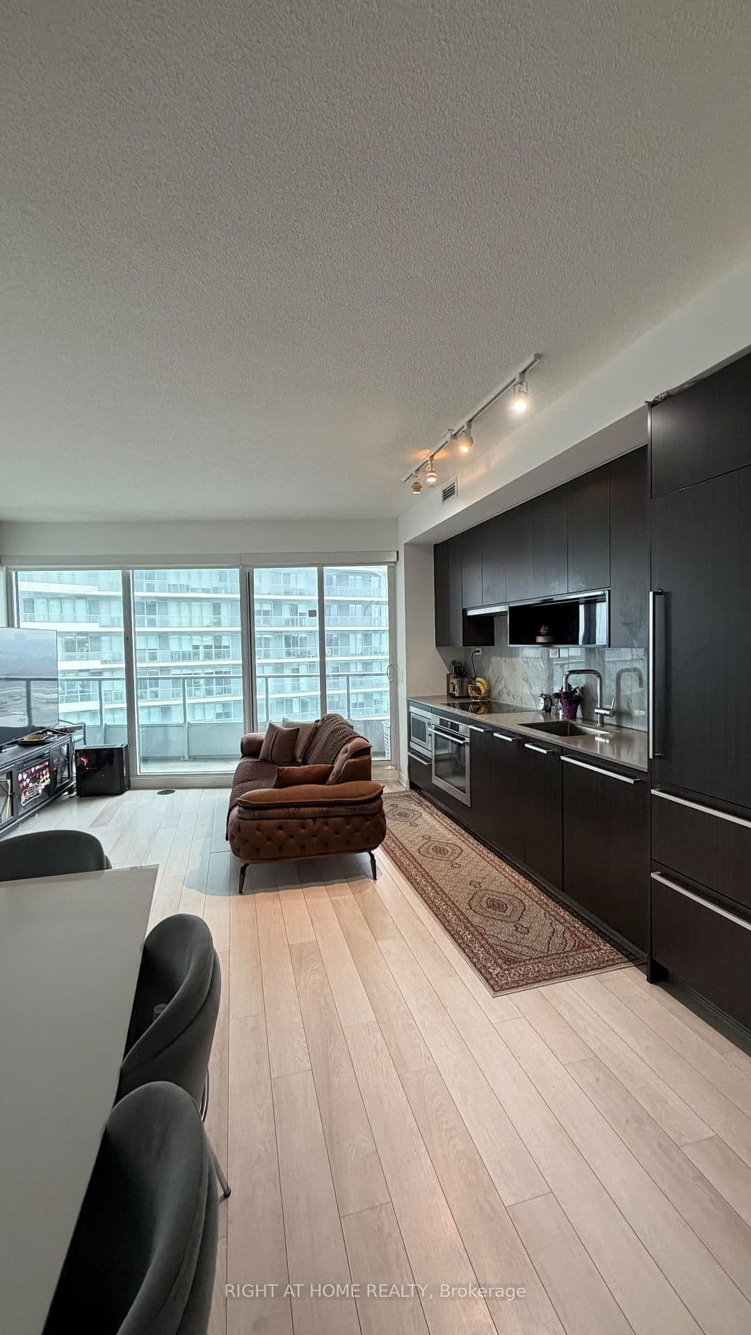 115 MCMAHON Drive E, Unit 1005 thumbnail 6