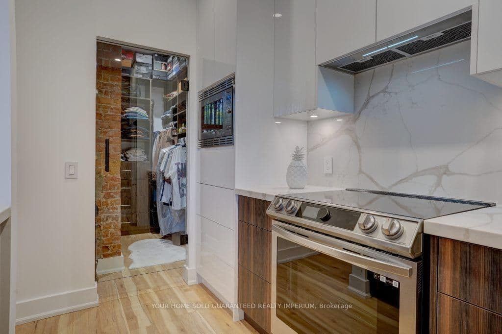915 King Street W, Unit 108 thumbnail 10