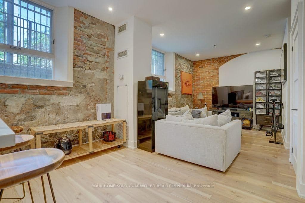 915 King Street W, Unit 108 thumbnail 12
