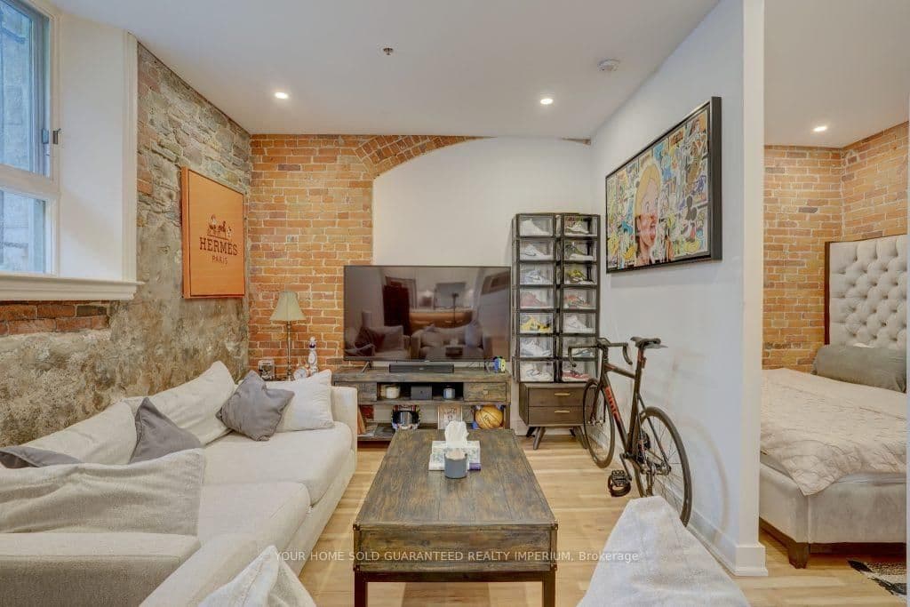 915 King Street W, Unit 108 thumbnail 13