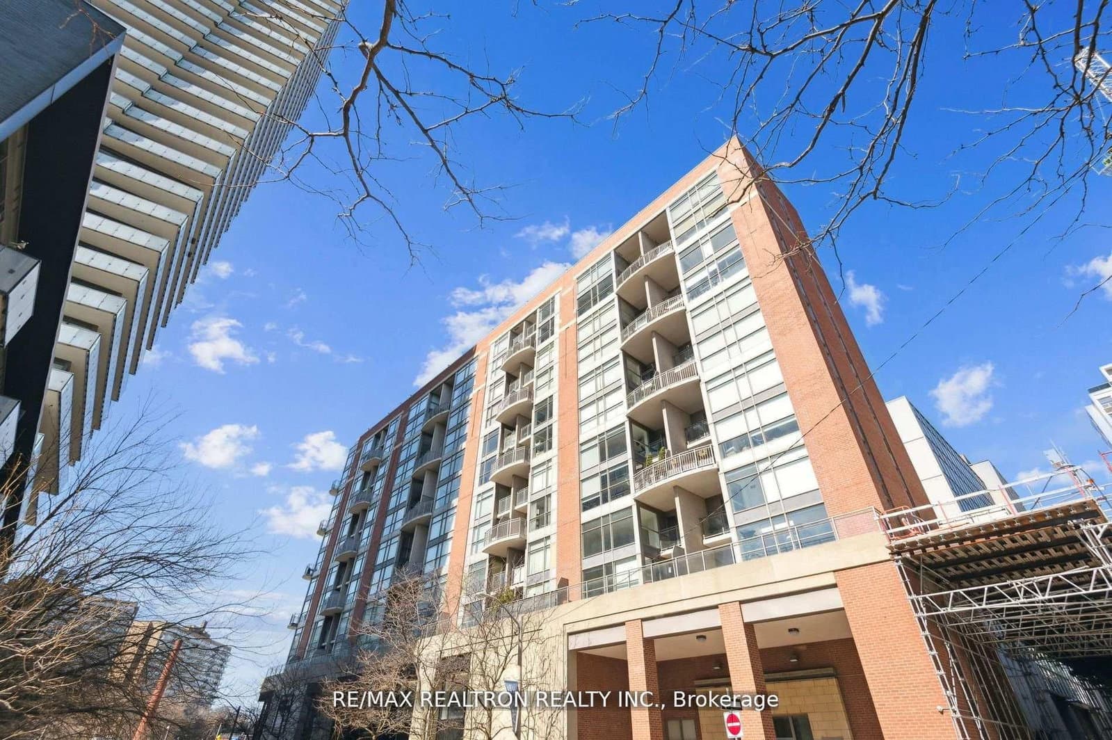 18 Merton Street, Unit 906 - Image 1