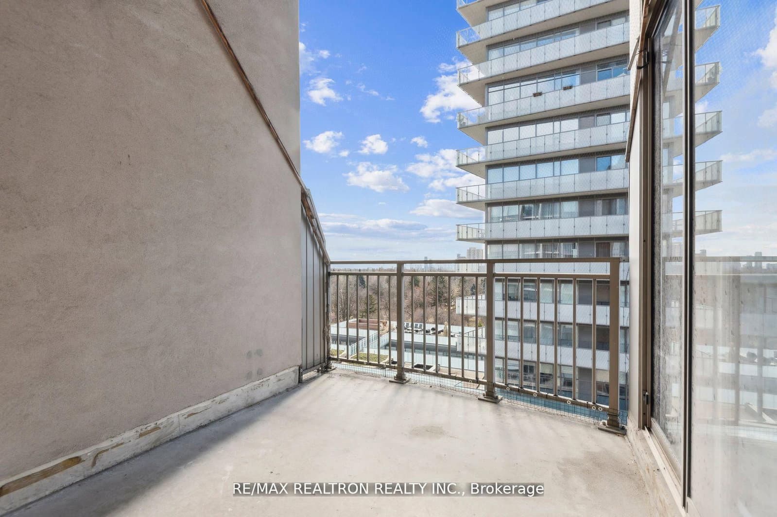 18 Merton Street, Unit 906 thumbnail 11