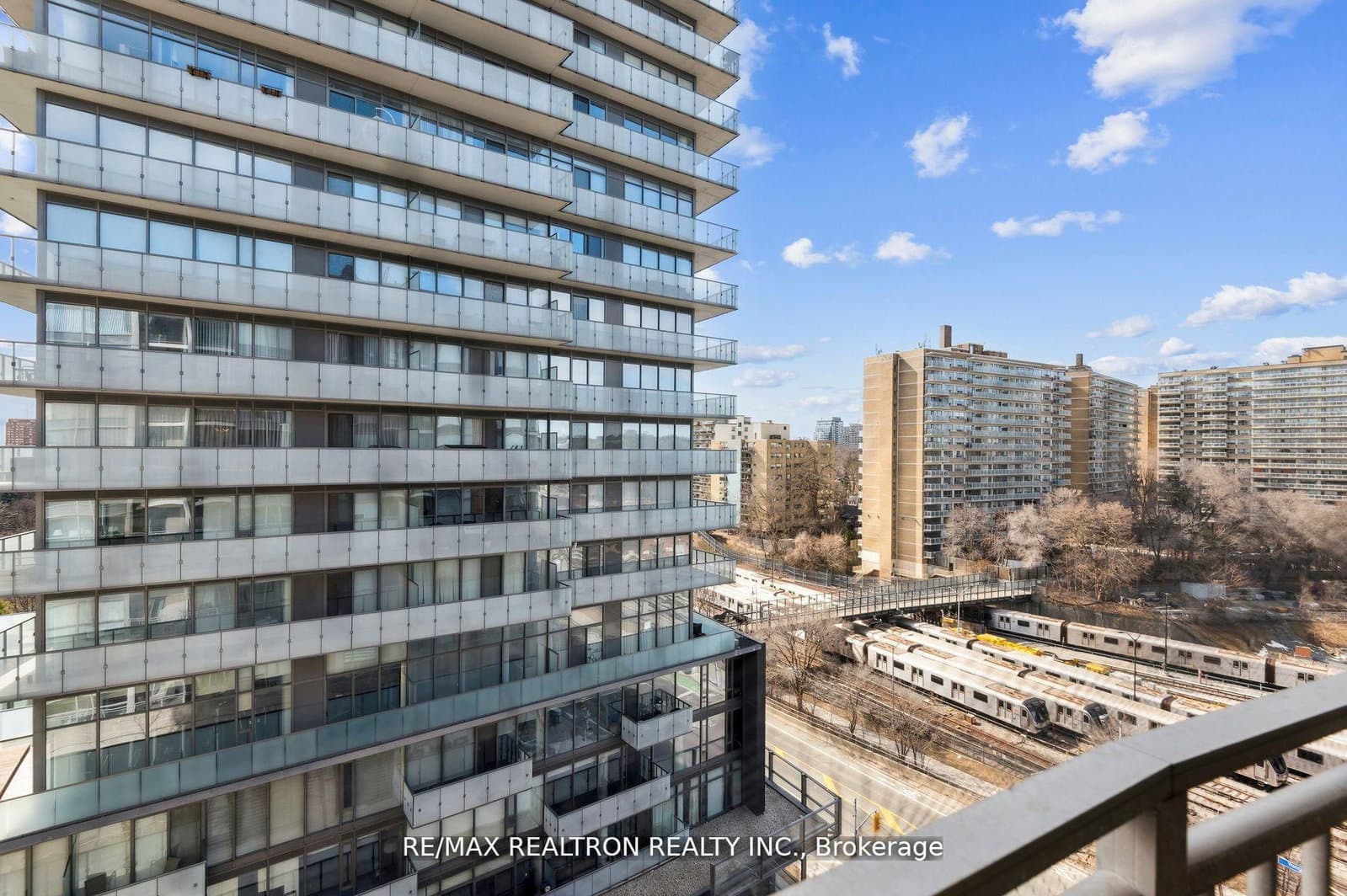 18 Merton Street, Unit 906 thumbnail 13