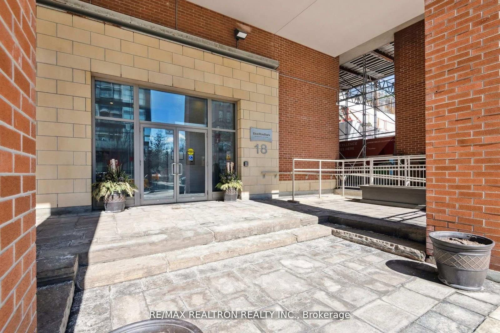 18 Merton Street, Unit 906 thumbnail 2