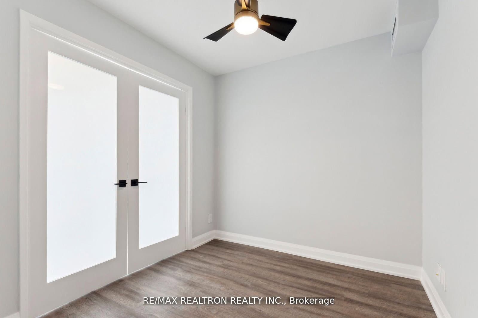 18 Merton Street, Unit 906 thumbnail 32