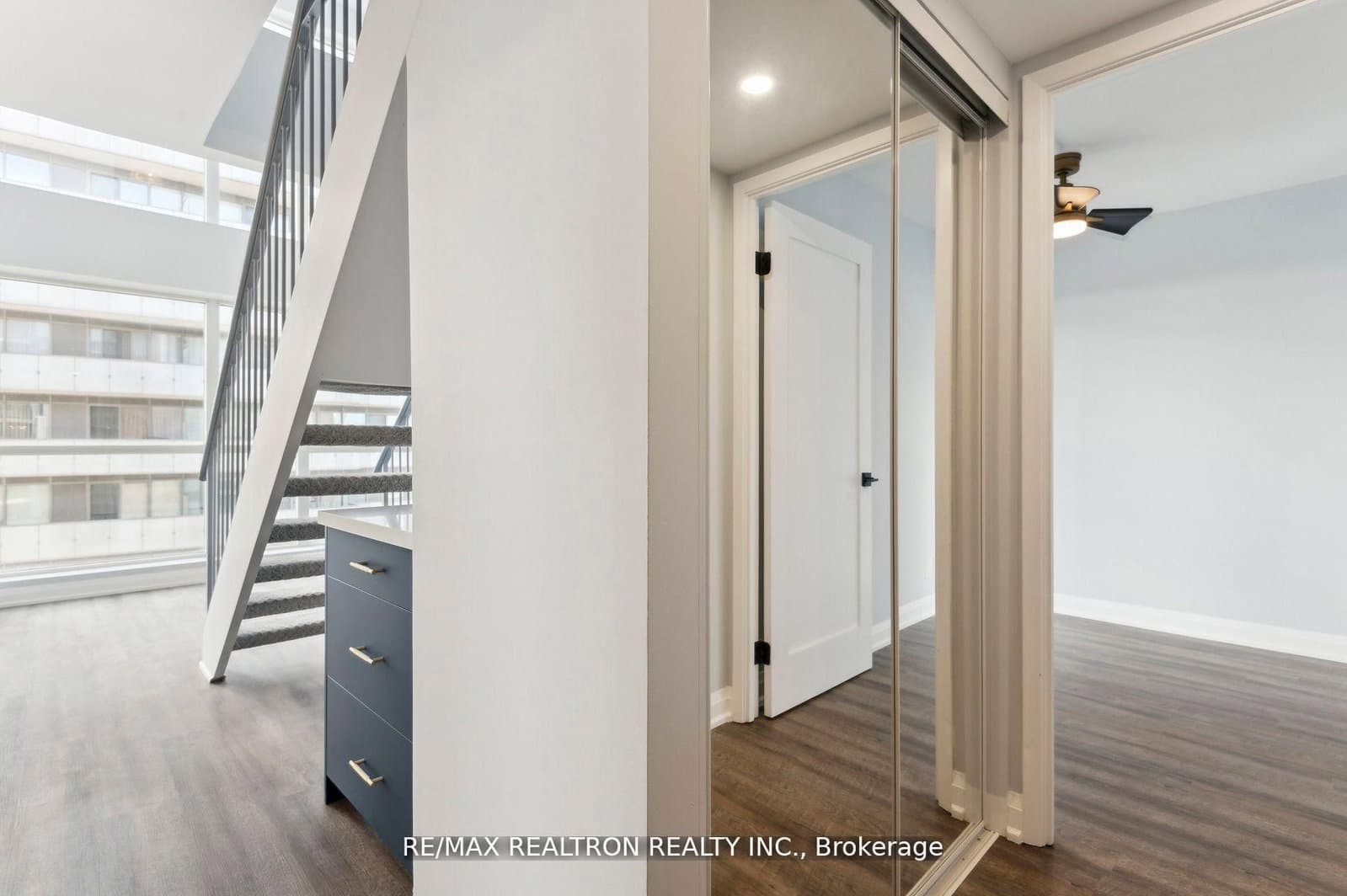 18 Merton Street, Unit 906 thumbnail 6