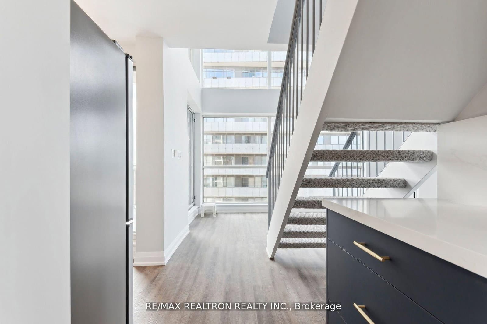 18 Merton Street, Unit 906 thumbnail 7