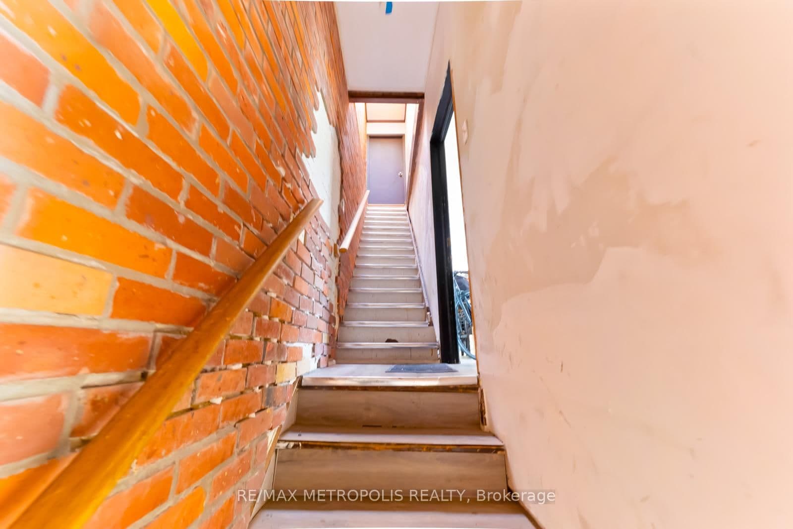 854 BATHURST Street thumbnail 9