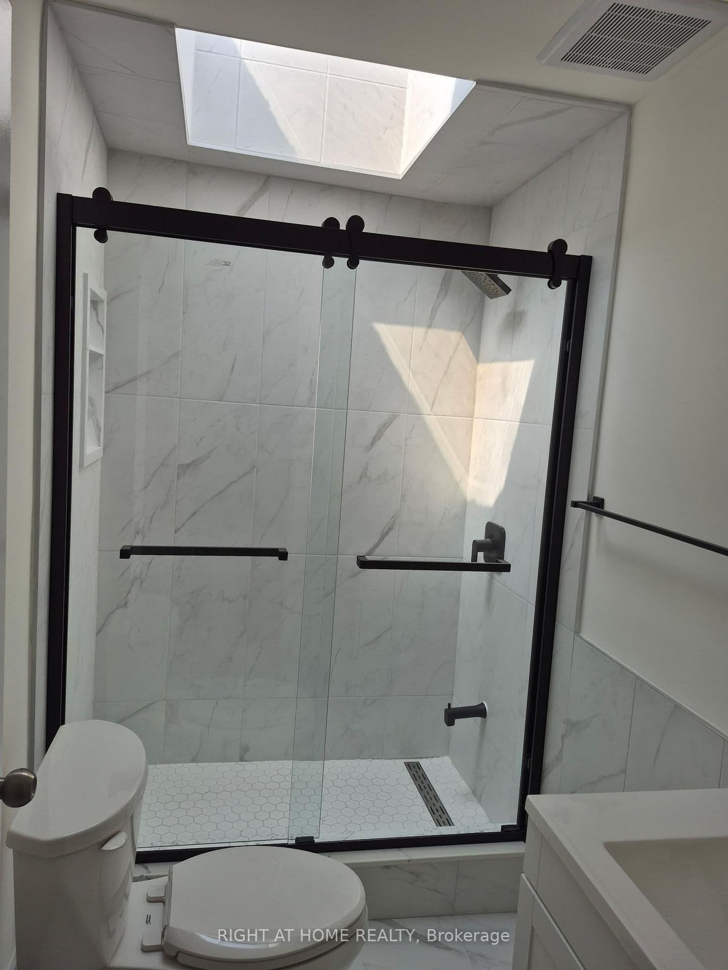 210 McCaul Street, Unit Unit 2 thumbnail 13