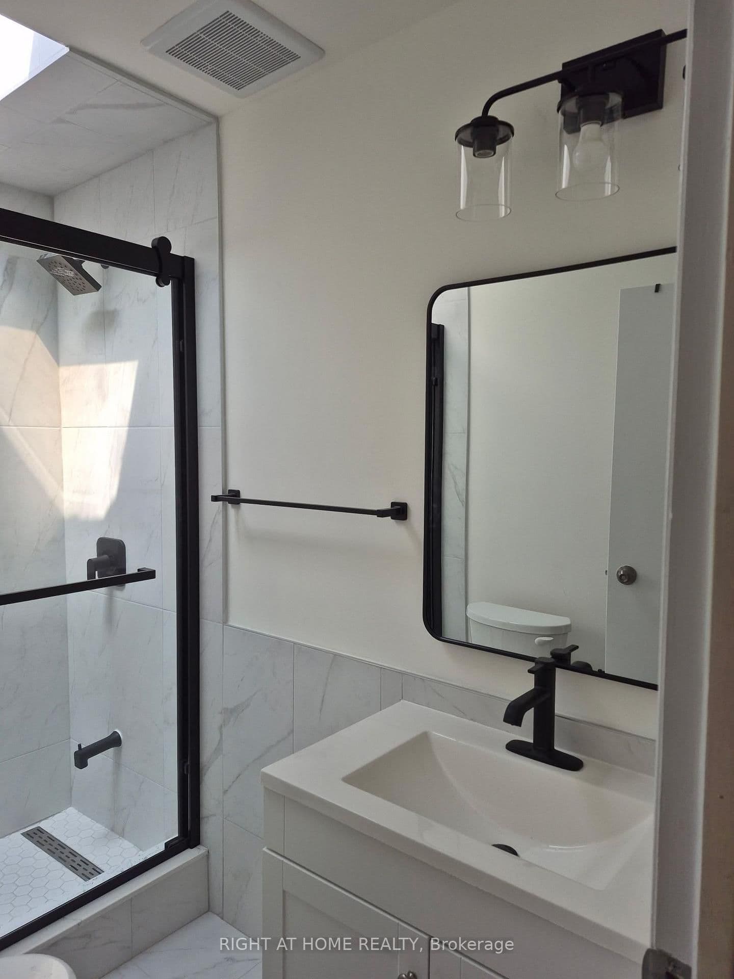 210 McCaul Street, Unit Unit 2 thumbnail 15