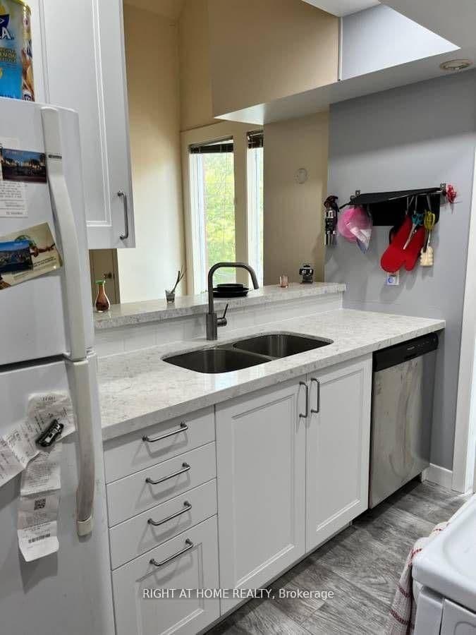 210 McCaul Street, Unit Unit 2 thumbnail 5