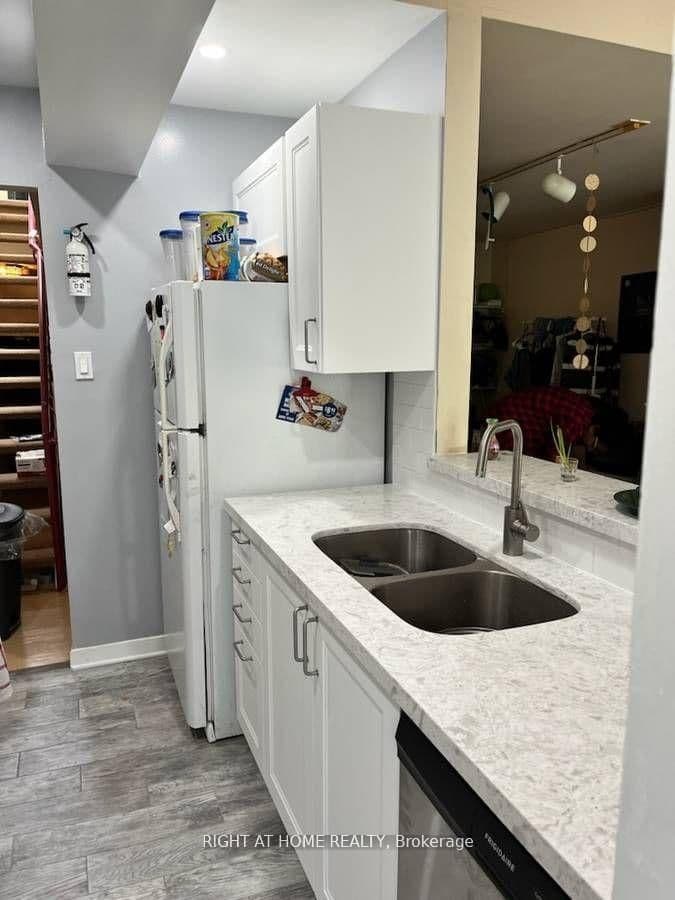 210 McCaul Street, Unit Unit 2 thumbnail 6