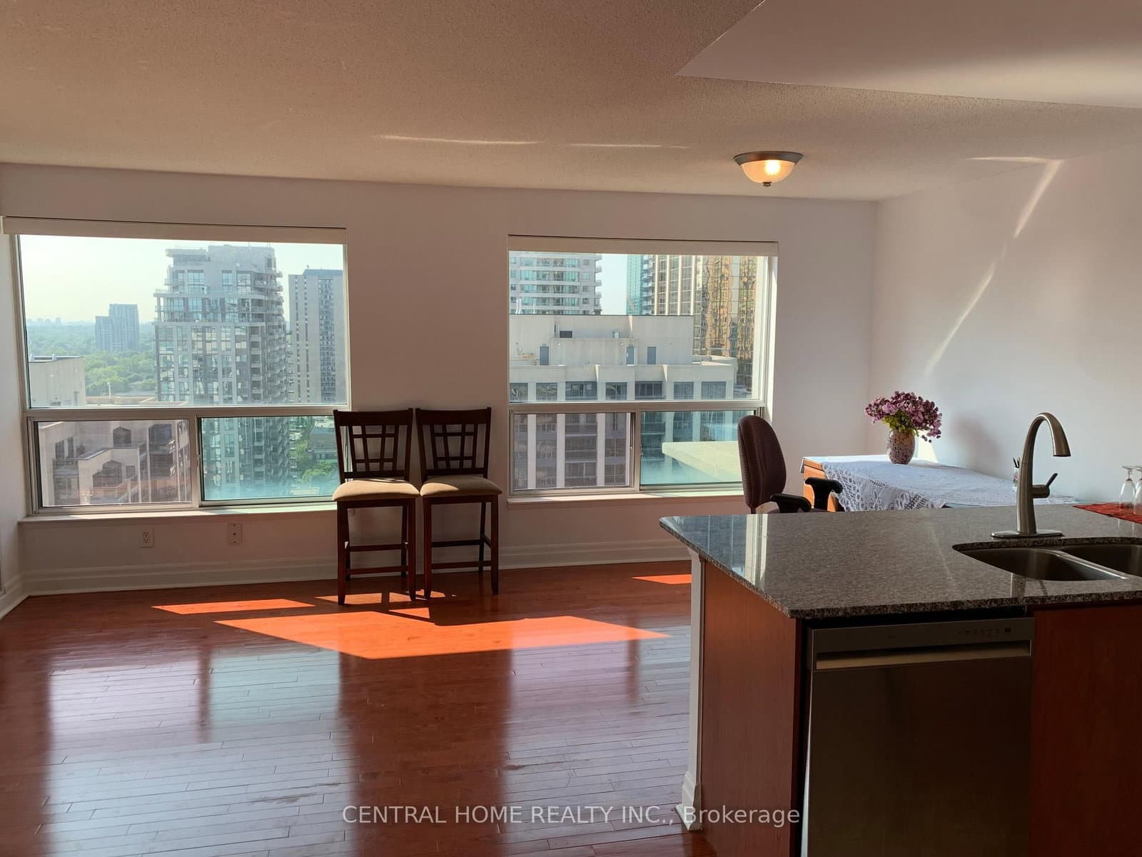 21 Hillcrest Avenue, Unit 2203 thumbnail 2