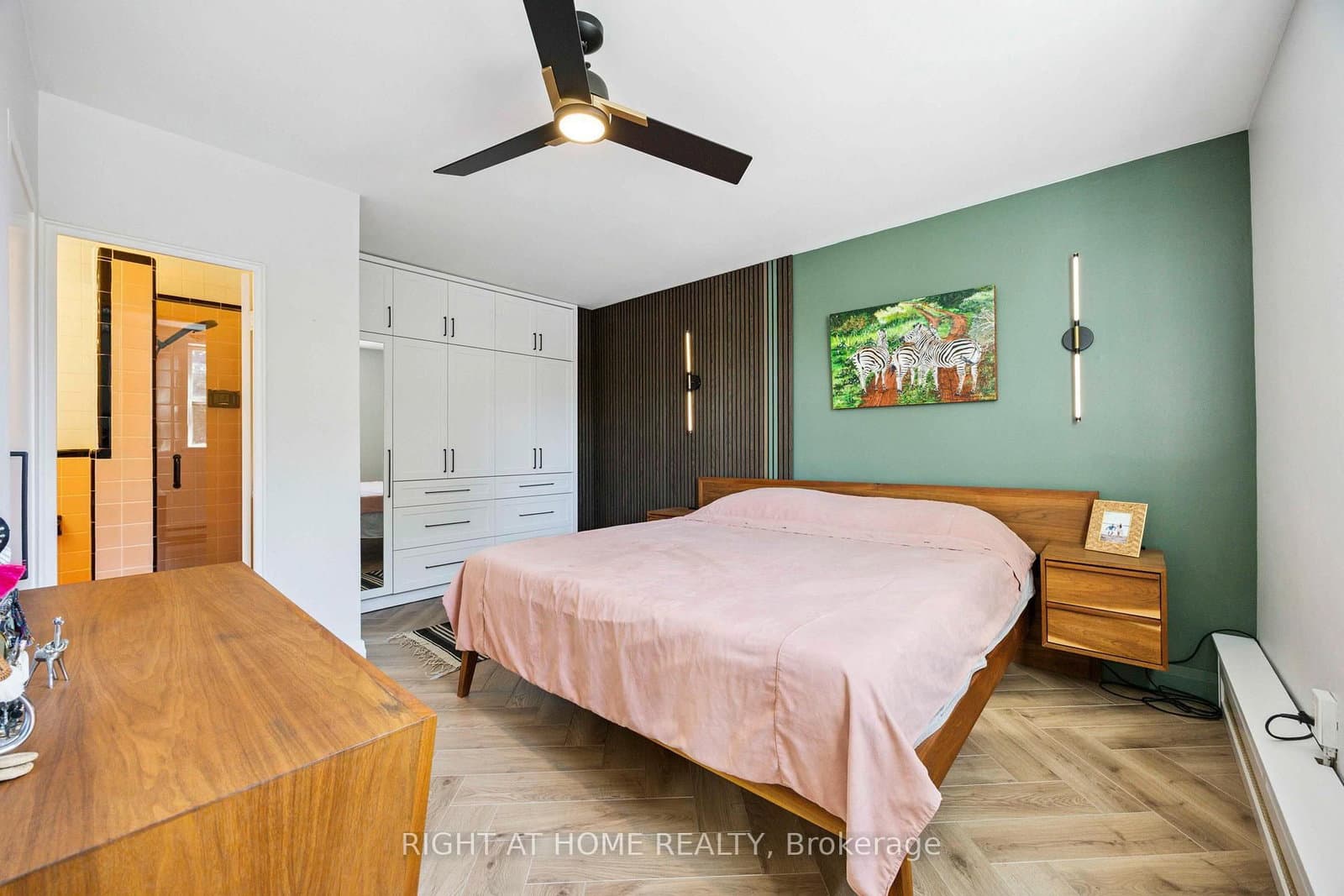 57 Neptune Drive, Unit 103 thumbnail 18