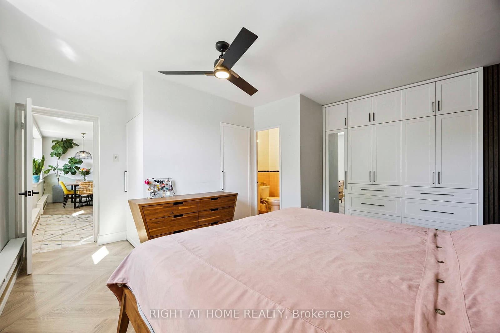 57 Neptune Drive, Unit 103 thumbnail 19