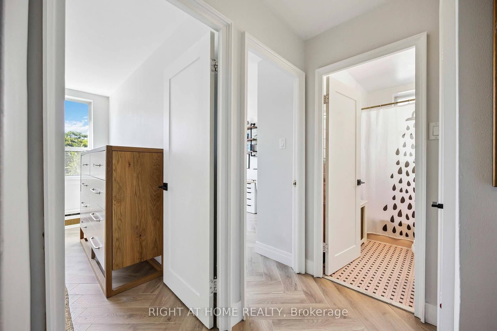 57 Neptune Drive, Unit 103 thumbnail 22