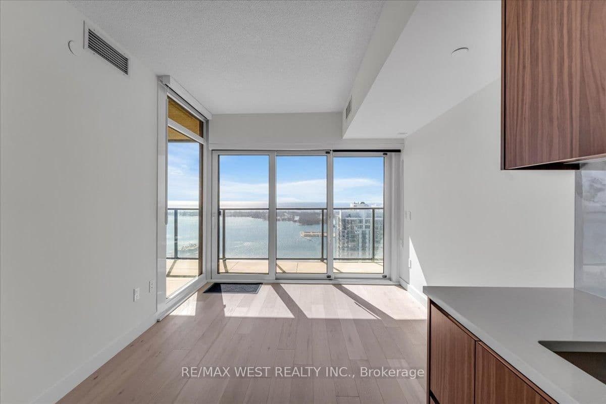 1 Concord Cityplace Way, Unit 5709 thumbnail 9