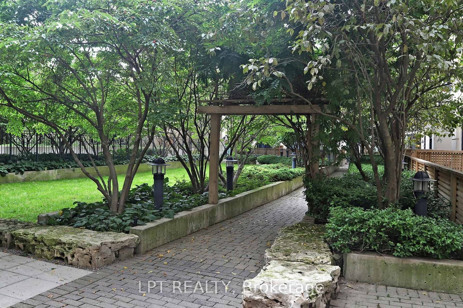 10 Delisle Avenue, Unit 1011 thumbnail 25