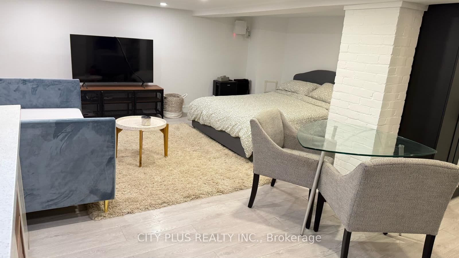 1184 Avenue Road, Unit Basement thumbnail 4