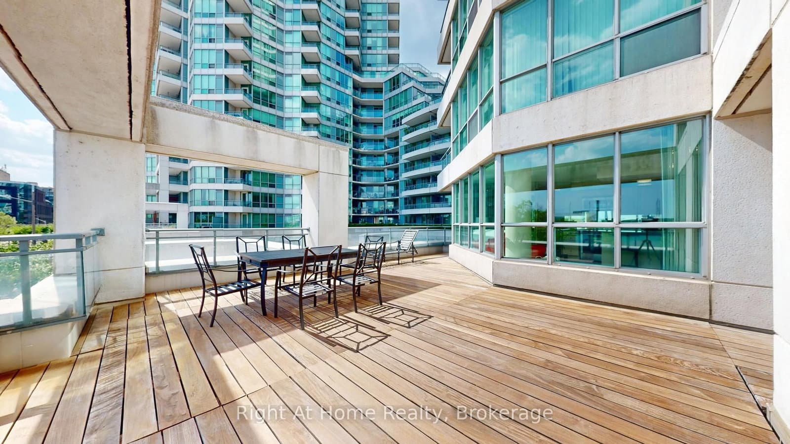 228 Queens Quay W, Unit 209 thumbnail 11
