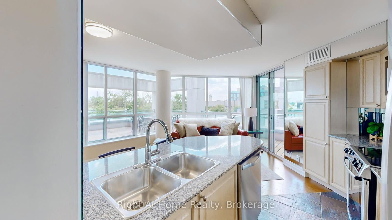 228 Queens Quay W, Unit 209 thumbnail 12