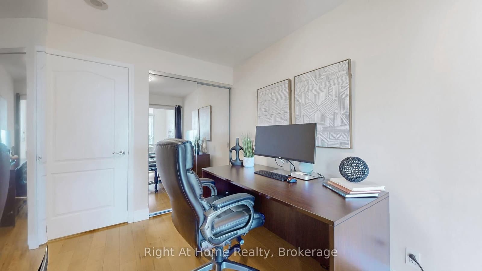 228 Queens Quay W, Unit 209 thumbnail 19