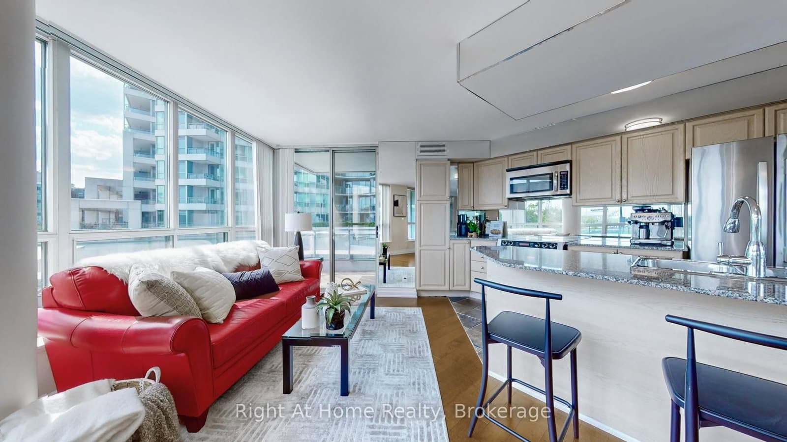228 Queens Quay W, Unit 209 thumbnail 2