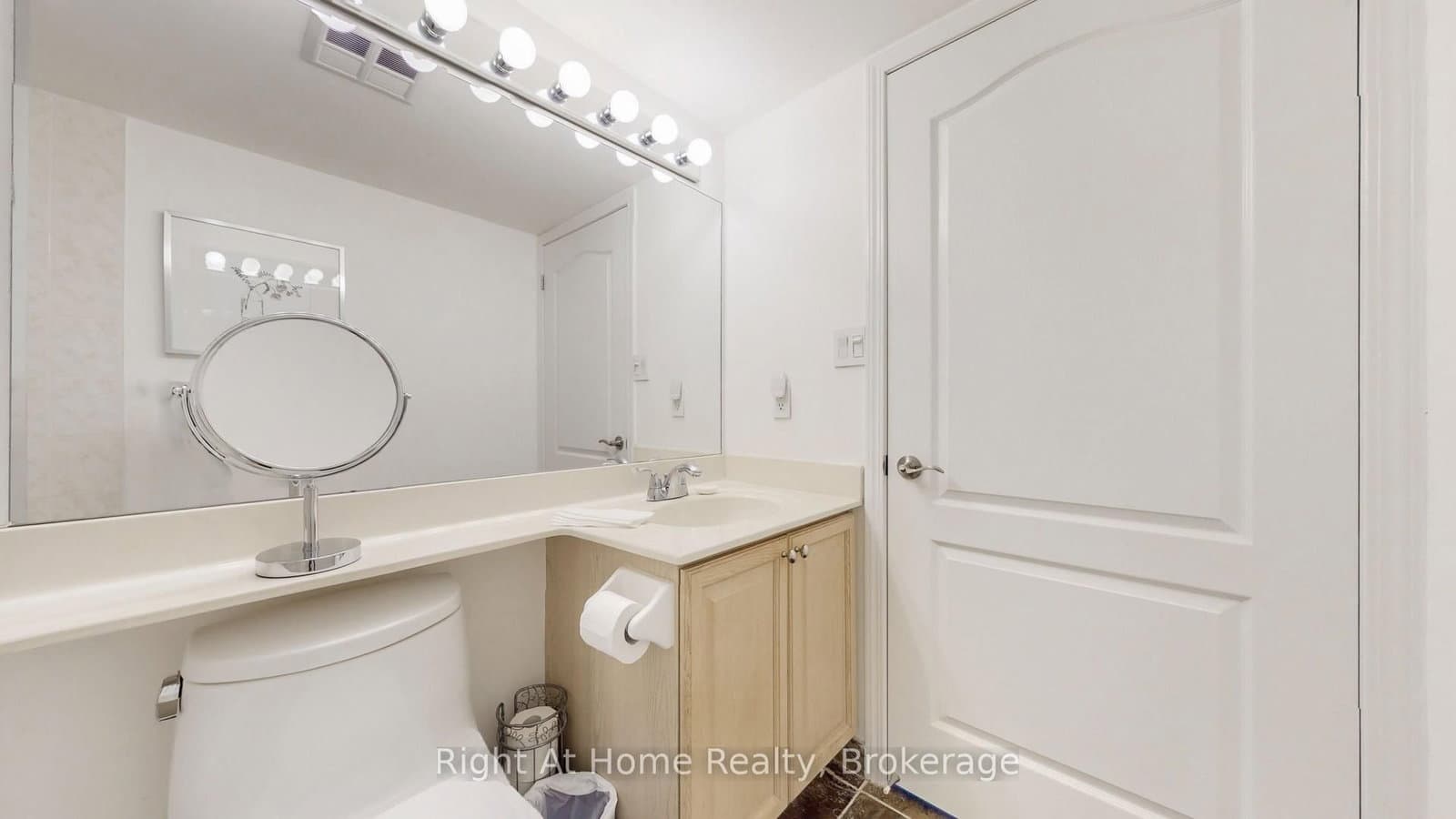 228 Queens Quay W, Unit 209 thumbnail 22