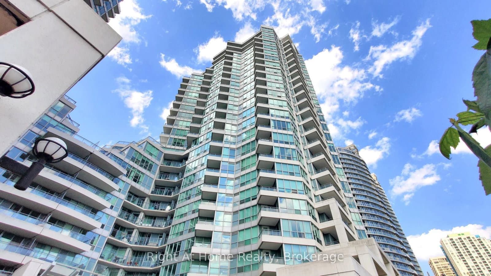 228 Queens Quay W, Unit 209 thumbnail 32
