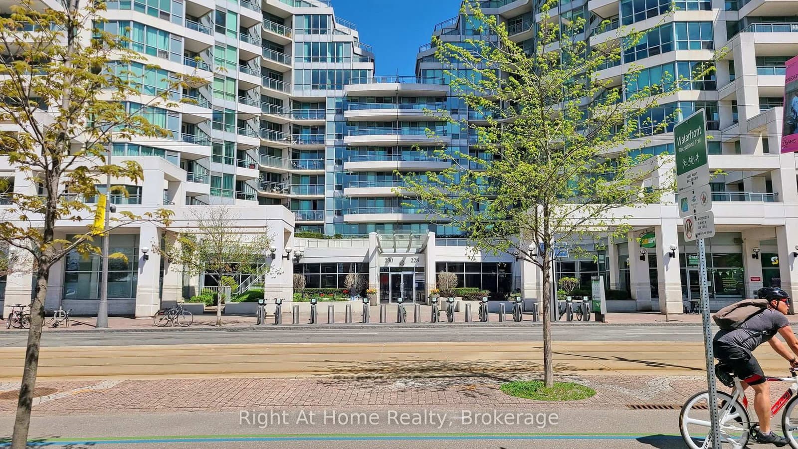 228 Queens Quay W, Unit 209 thumbnail 33