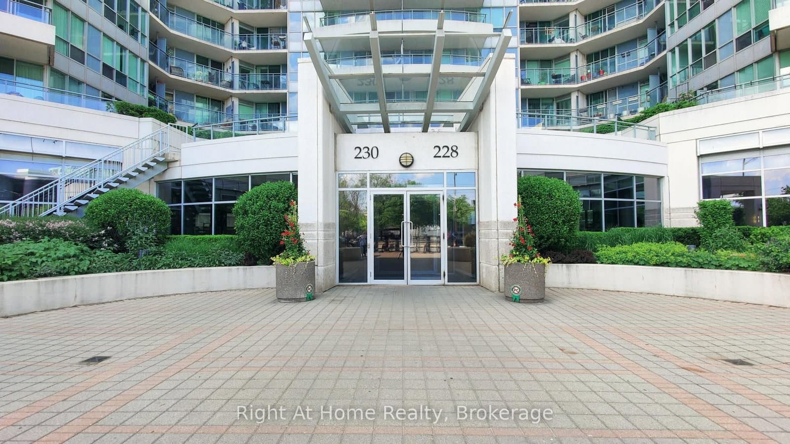 228 Queens Quay W, Unit 209 thumbnail 35