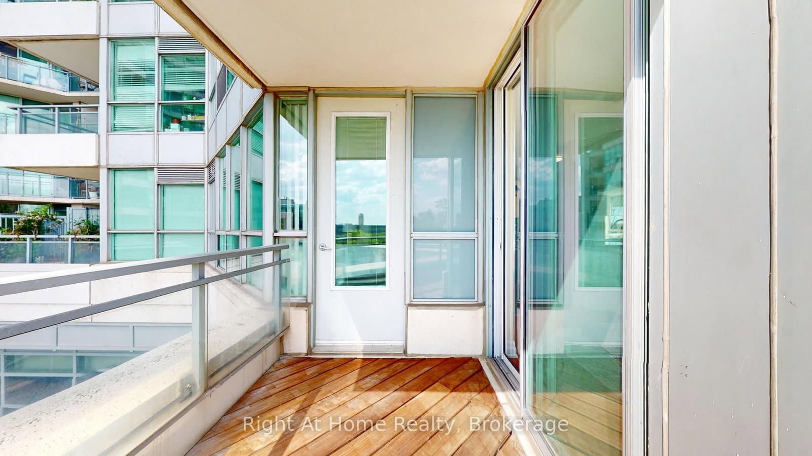 228 Queens Quay W, Unit 209 thumbnail 38